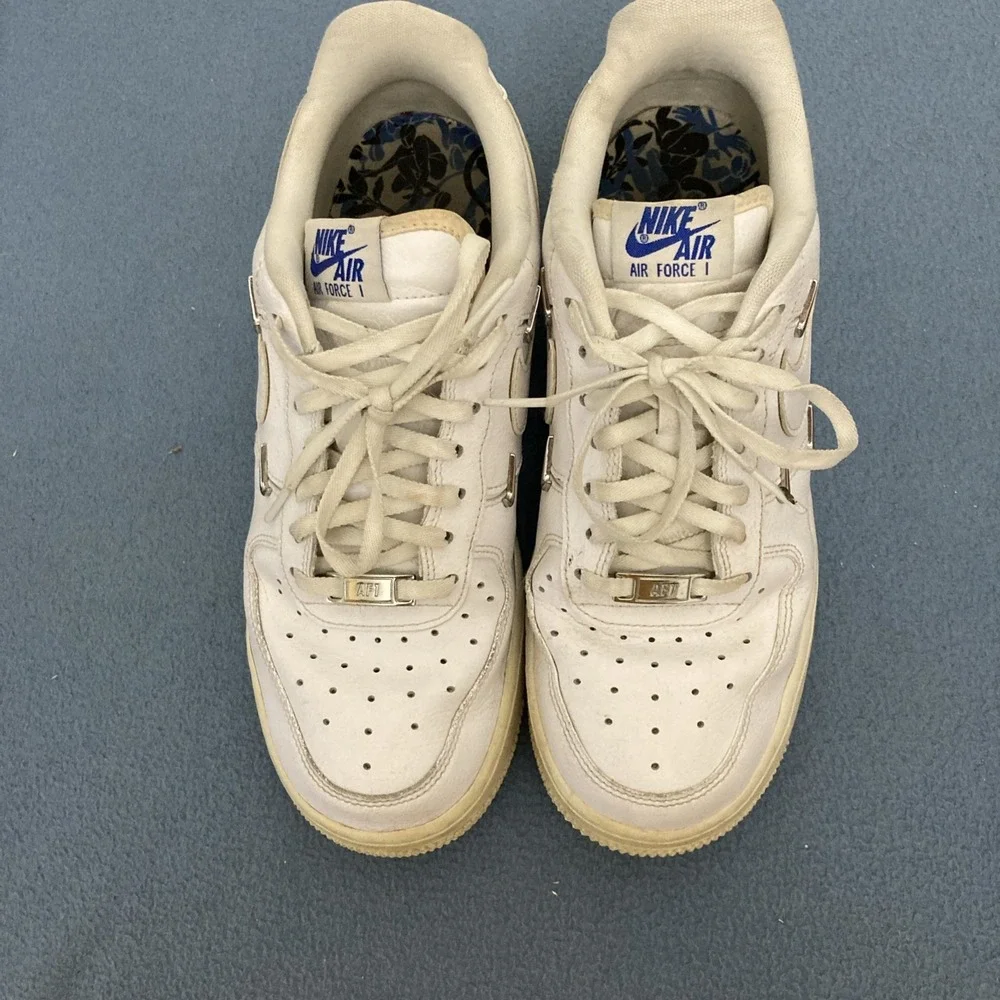 Nike Women's White Air Force 1 '07 LX Sisterhood‎ 